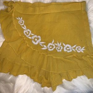 Cute mustard skort!